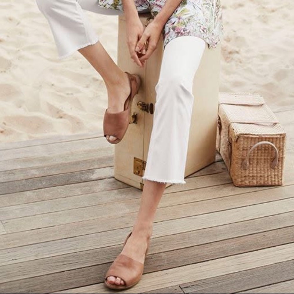 BORN Trang Sandals